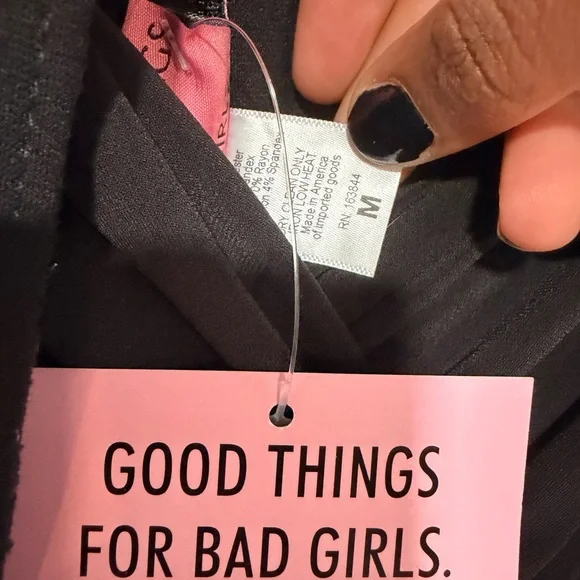 STARLET WIGGLE DRESS IN BLACK - VIXEN BY MICHELINE PITT - Picture 4 of 4